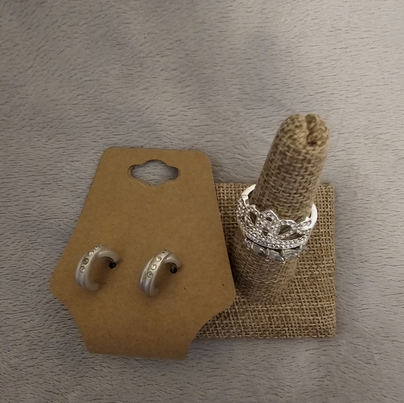 Crown Ring, Rhinestone Ring & Earrings - Picture 4 of 5